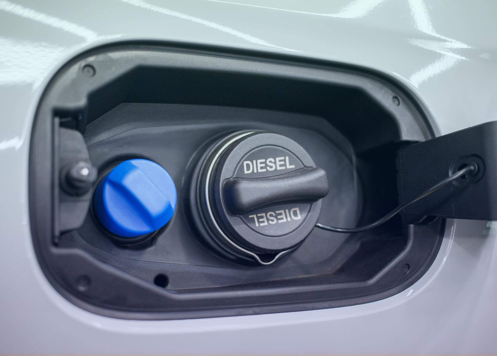 adblue-diesel-exhaust-fluid-fuel-tank-cap-diesel-exhaust-fluid-def-fuel-tank-cap (1)