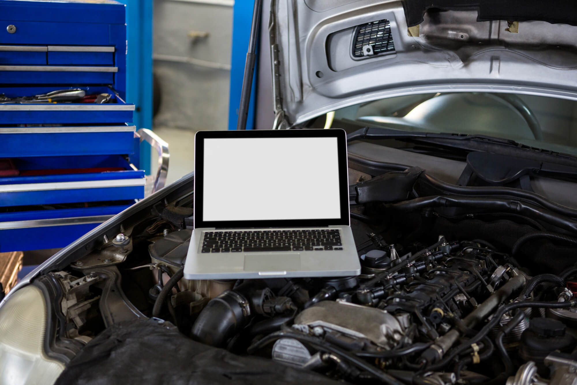 laptop-car-bonnet (1)